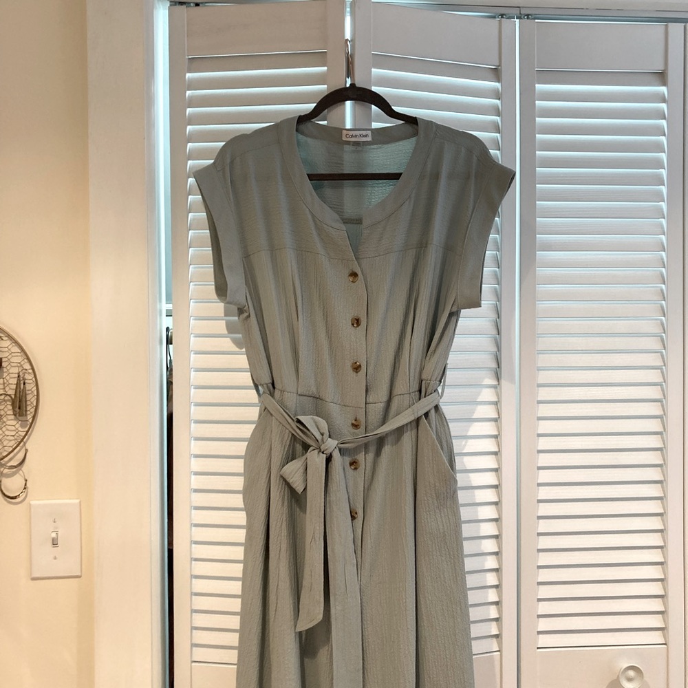 Calvin Klein dress tie detail with pockets!